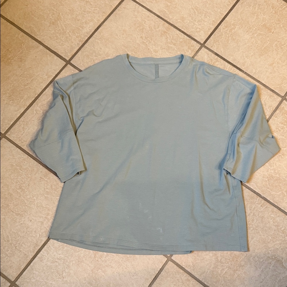 lululemon athletica women’s 3/4 sleeve  light green  Tee